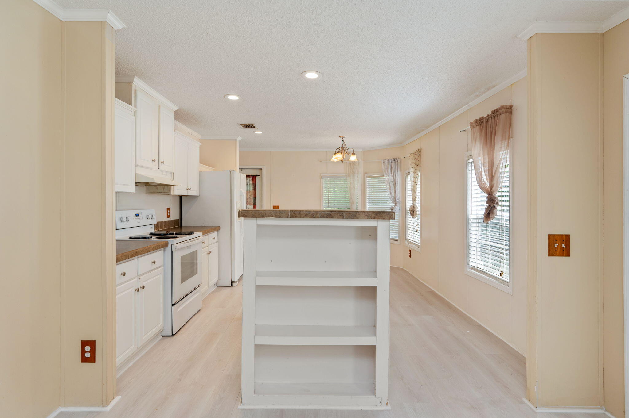OAKWOOD LAKES ESTATES - Residential