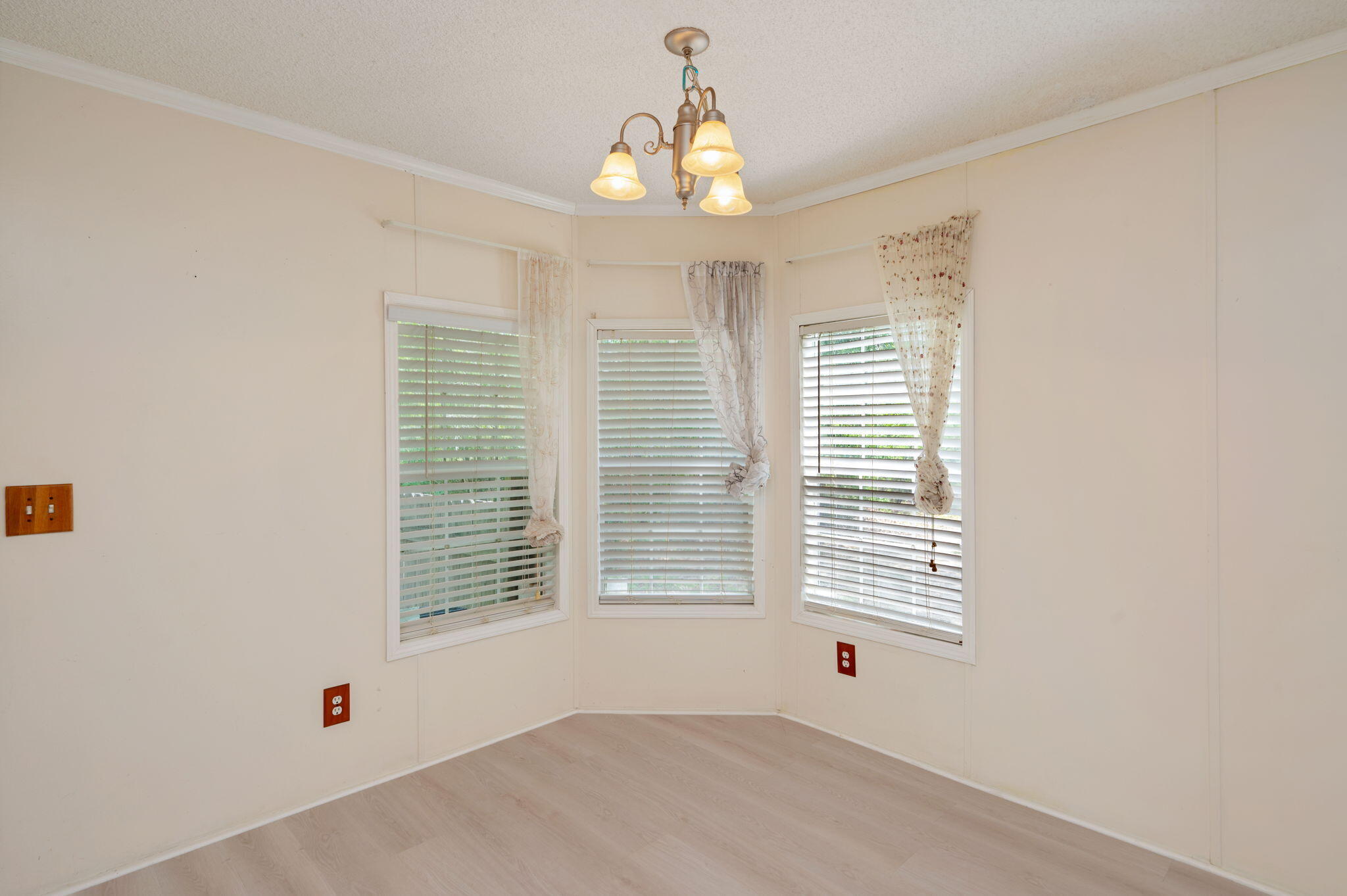 OAKWOOD LAKES ESTATES - Residential