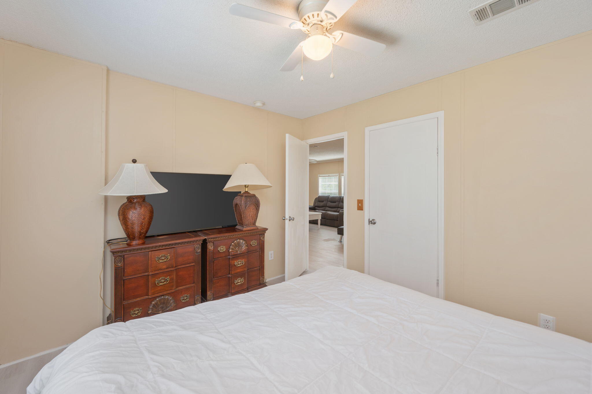 OAKWOOD LAKES ESTATES - Residential