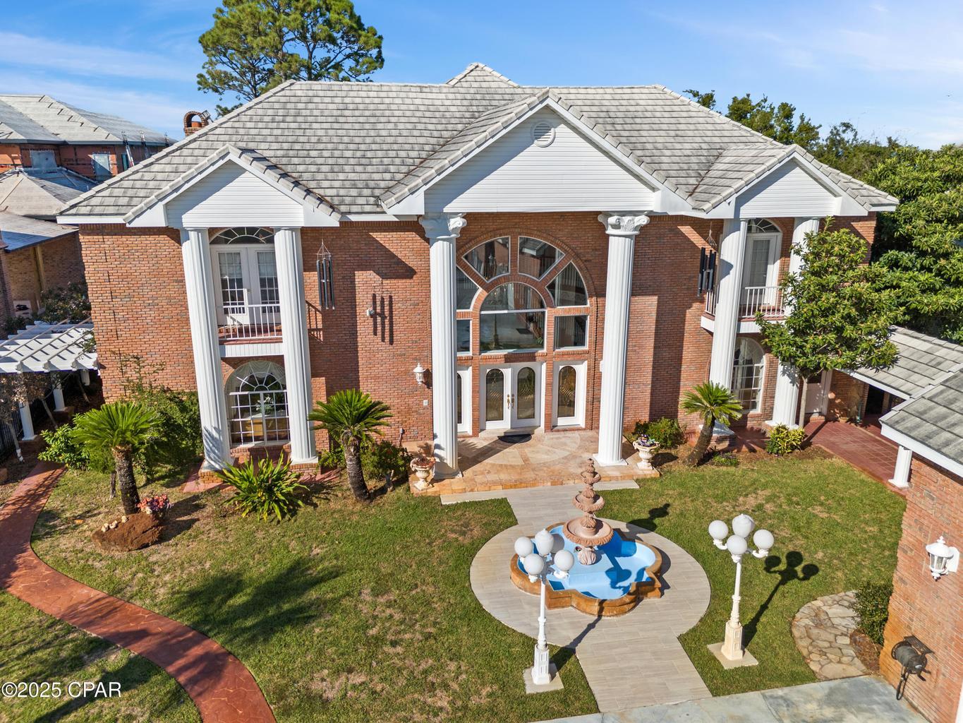 WHISPERING OAKS - Residential
