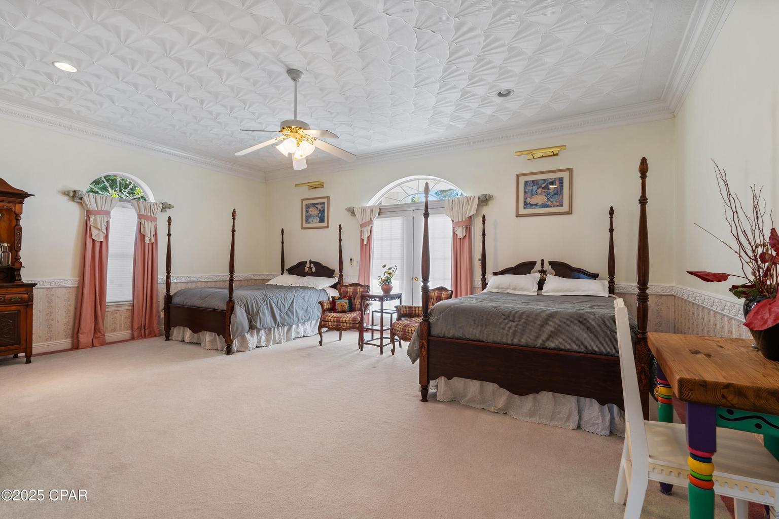 WHISPERING OAKS - Residential