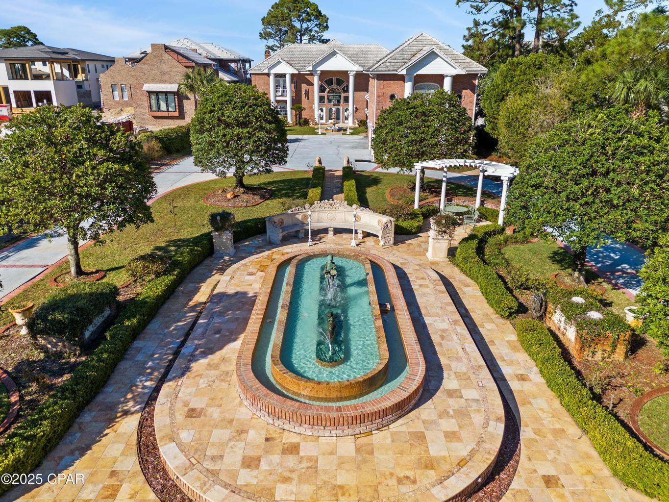 WHISPERING OAKS - Residential