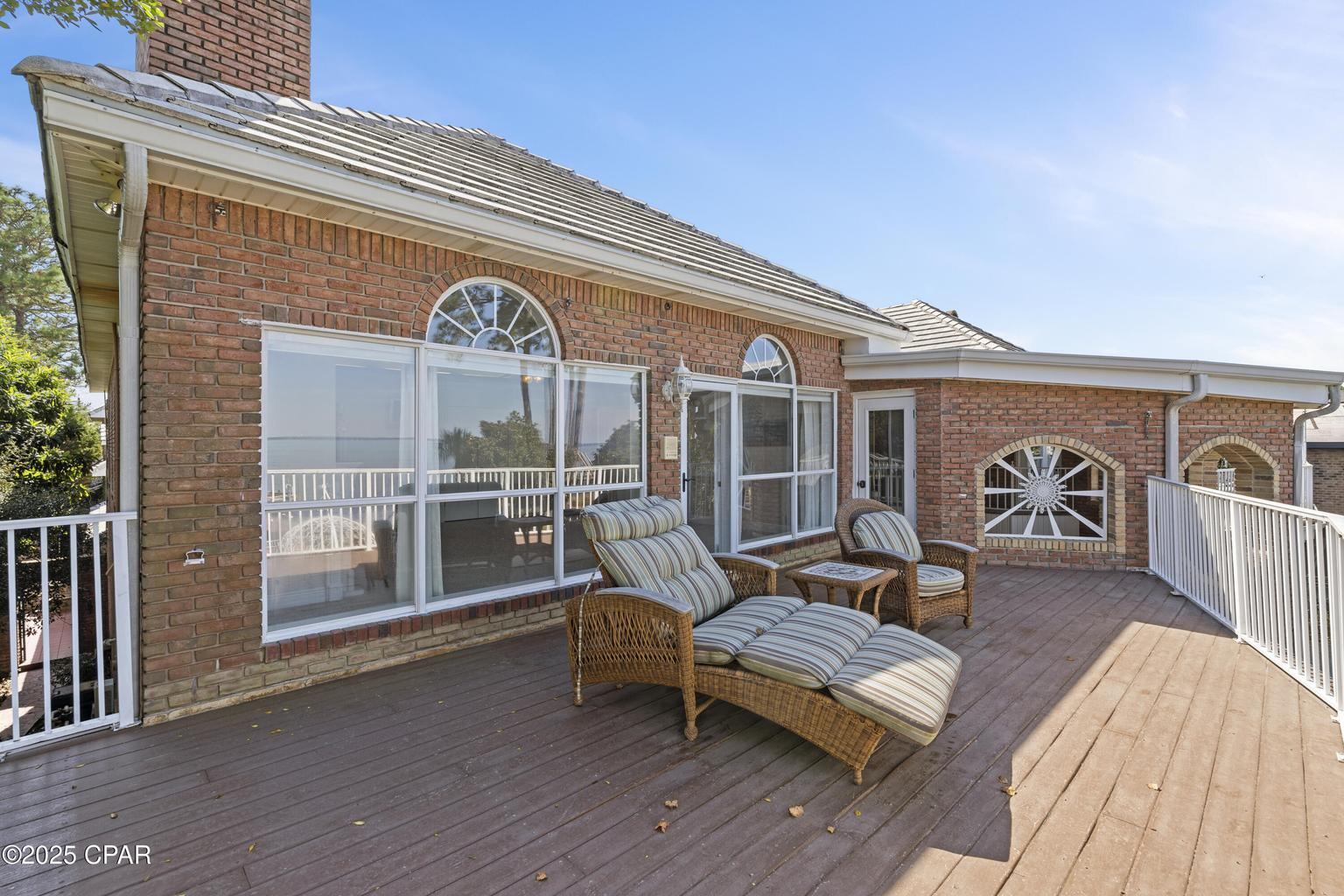 WHISPERING OAKS - Residential