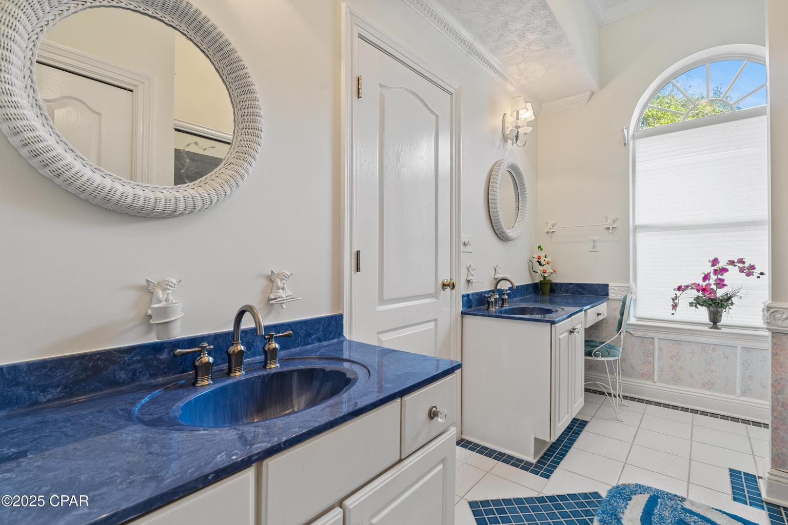 WHISPERING OAKS - Residential
