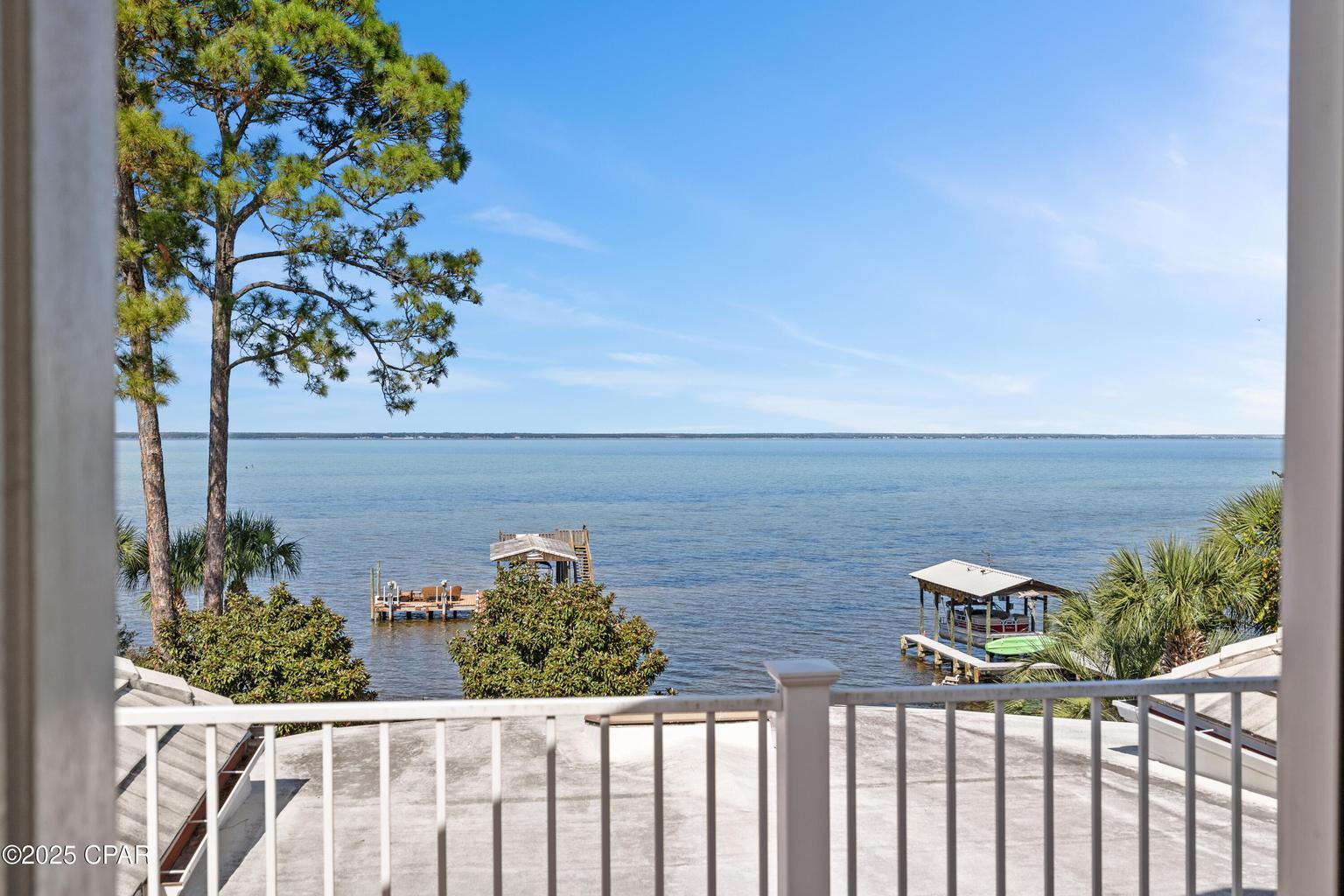 WHISPERING OAKS - Residential