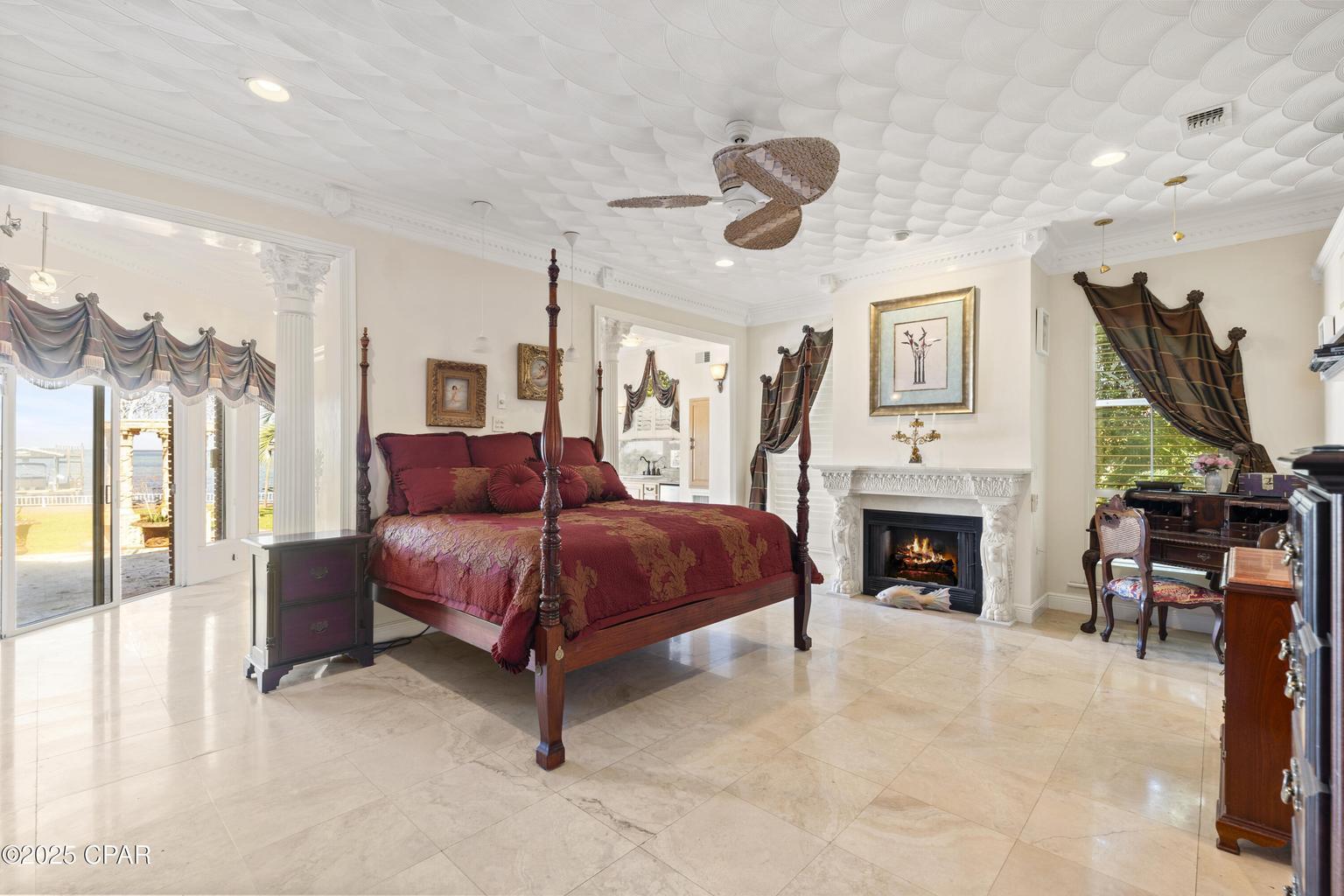 WHISPERING OAKS - Residential
