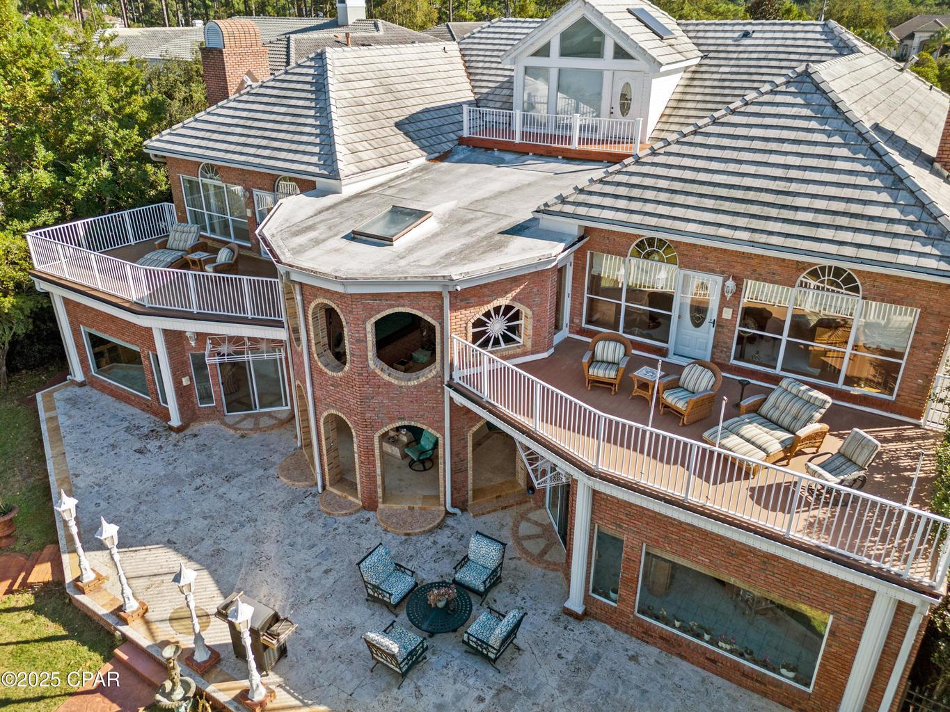 WHISPERING OAKS - Residential