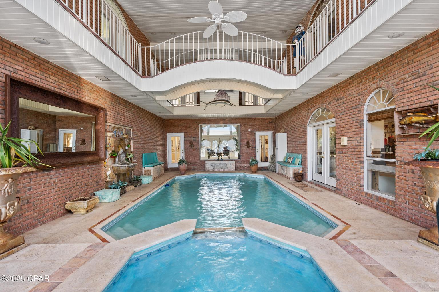 WHISPERING OAKS - Residential