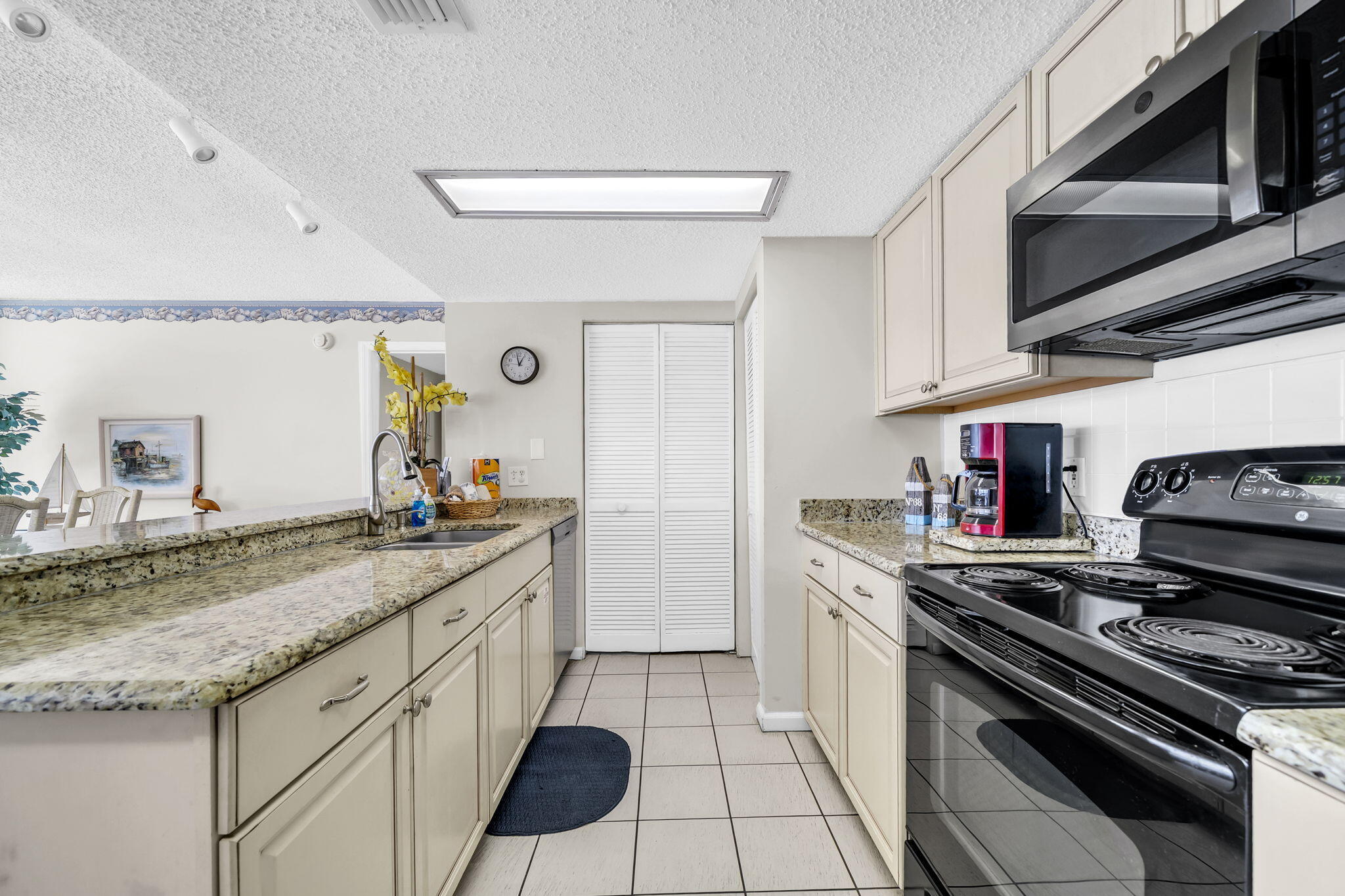 SEACHASE CONDO - Residential