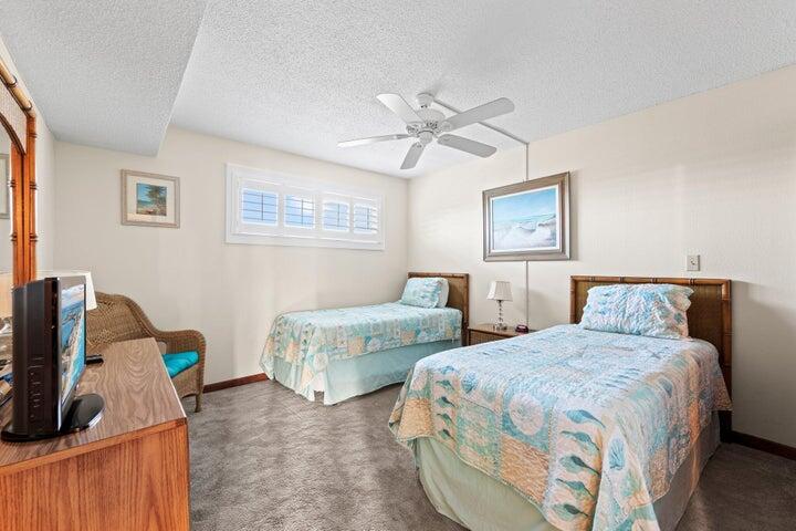 ISLANDER CONDO - Residential