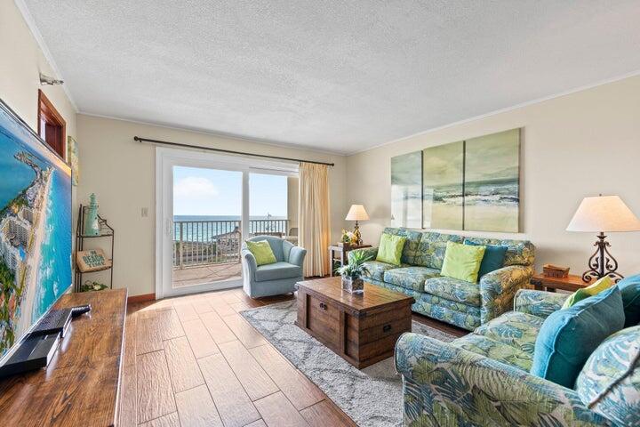ISLANDER CONDO - Residential