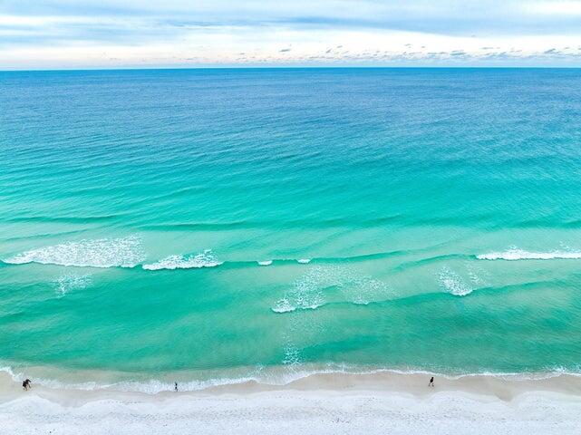 ISLANDER CONDO - Residential