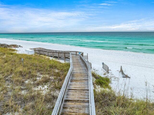 ISLANDER CONDO - Residential