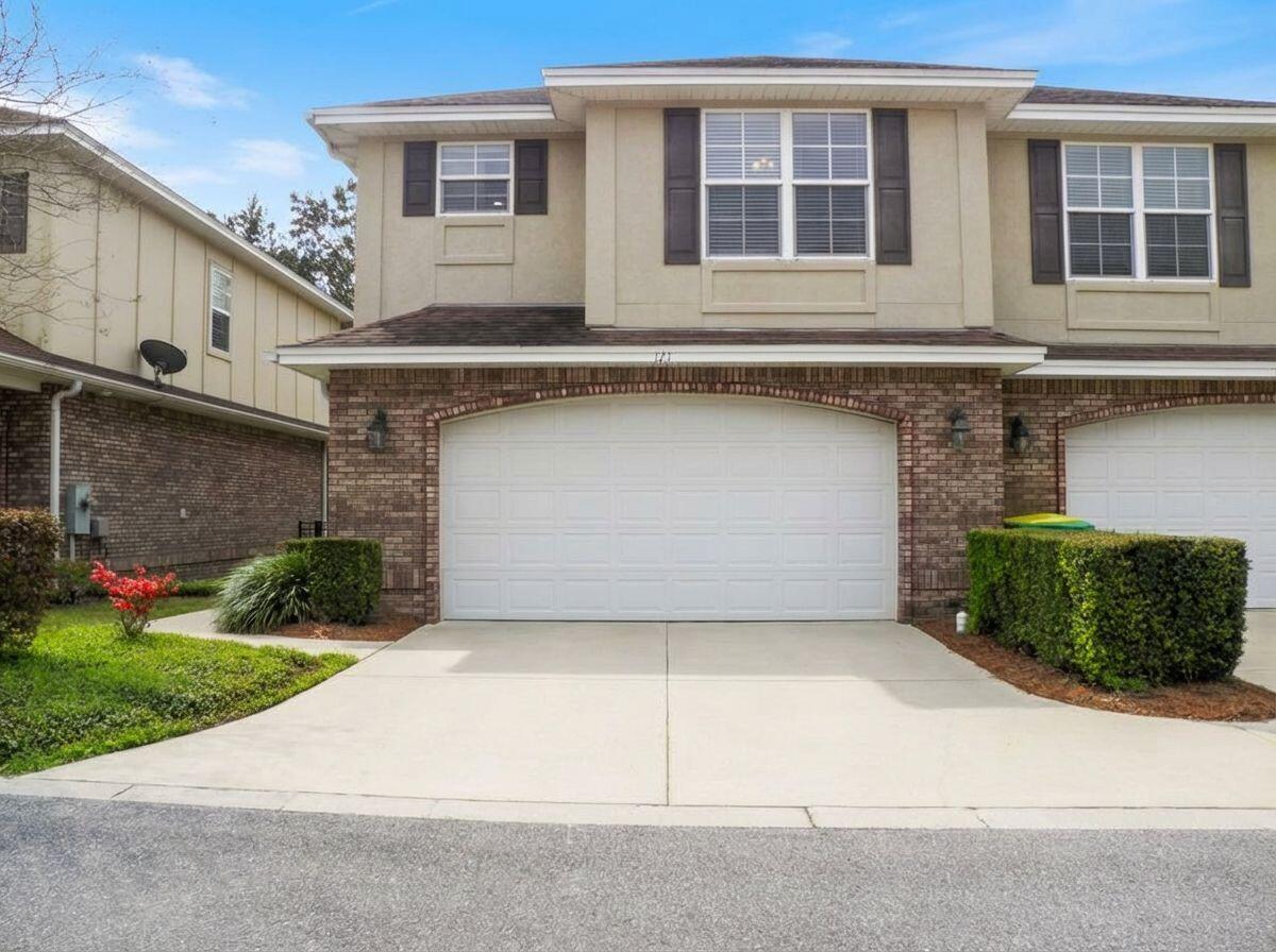 WALTON OAKS - Residential