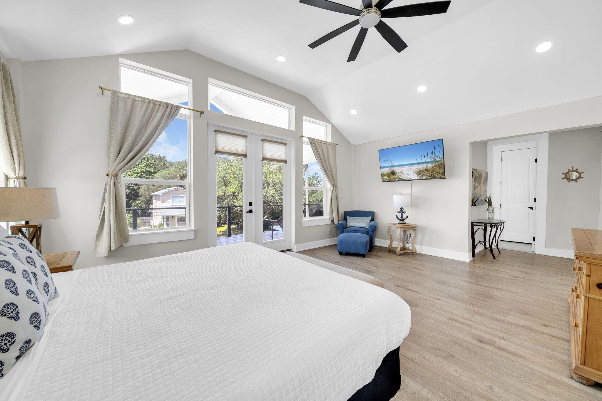 LAGUNA BEACH - Residential