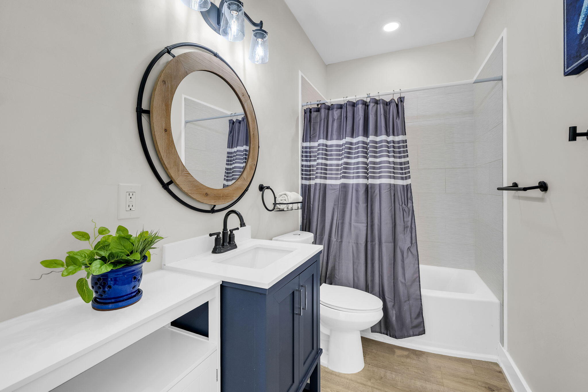 LAGUNA BEACH - Residential