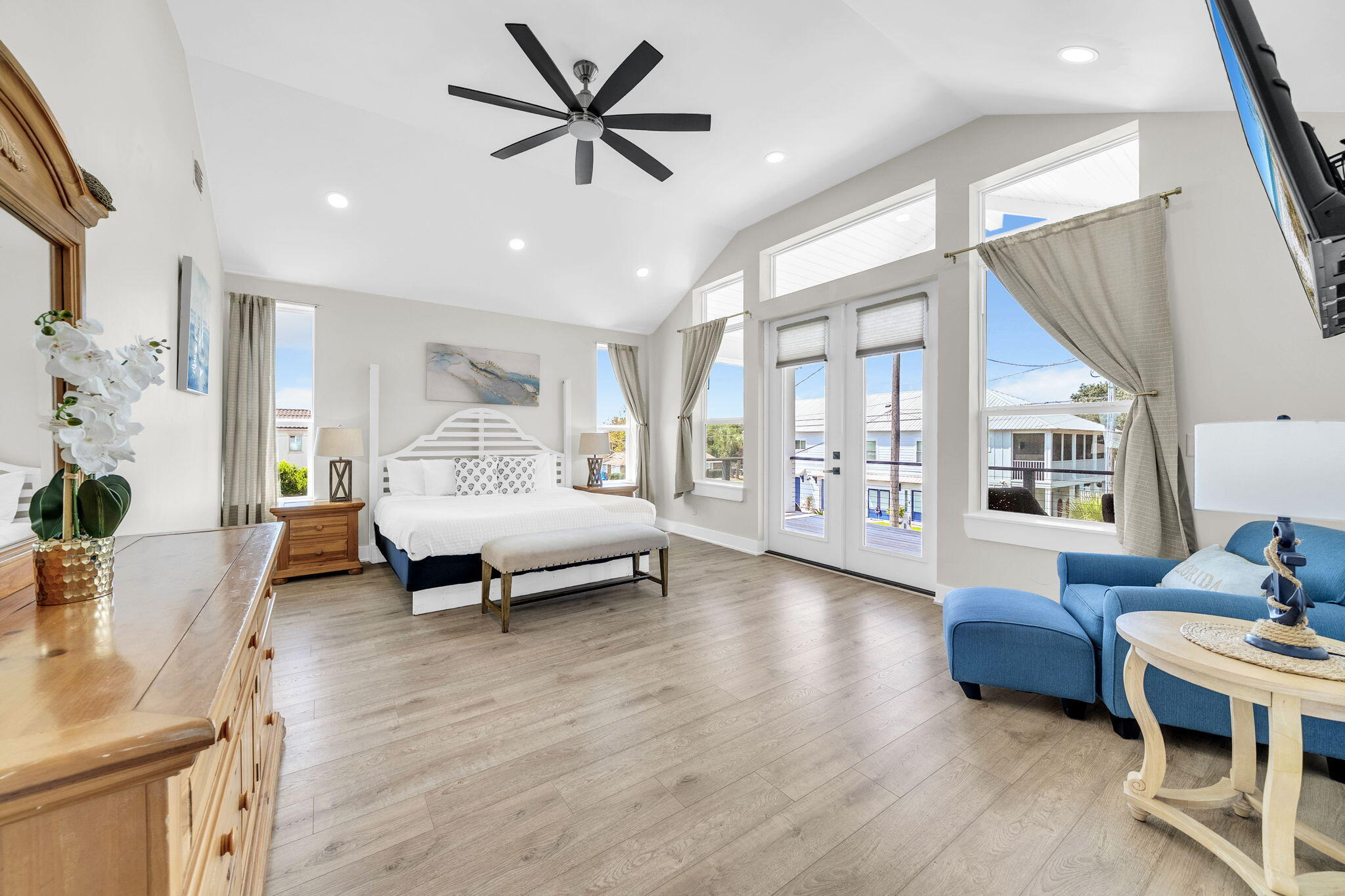 LAGUNA BEACH - Residential