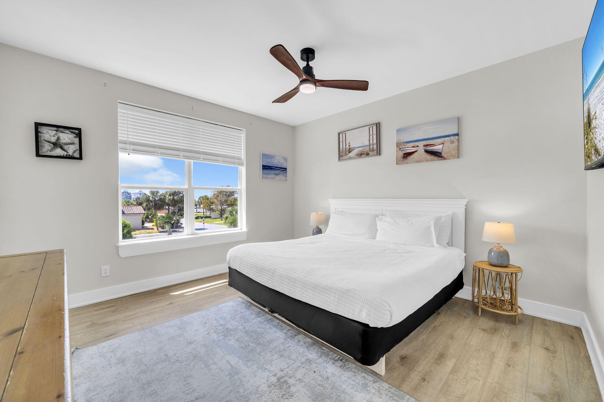 LAGUNA BEACH - Residential