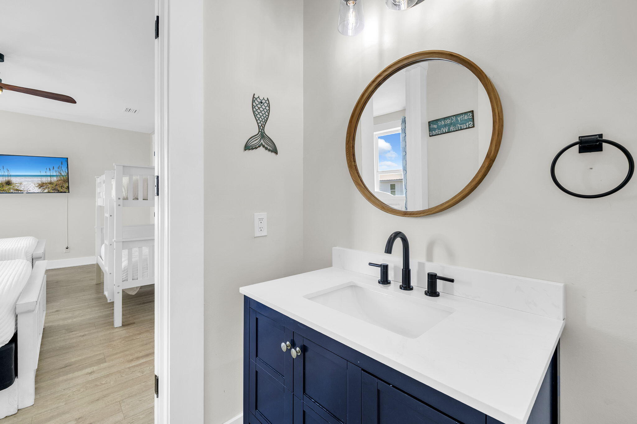 LAGUNA BEACH - Residential