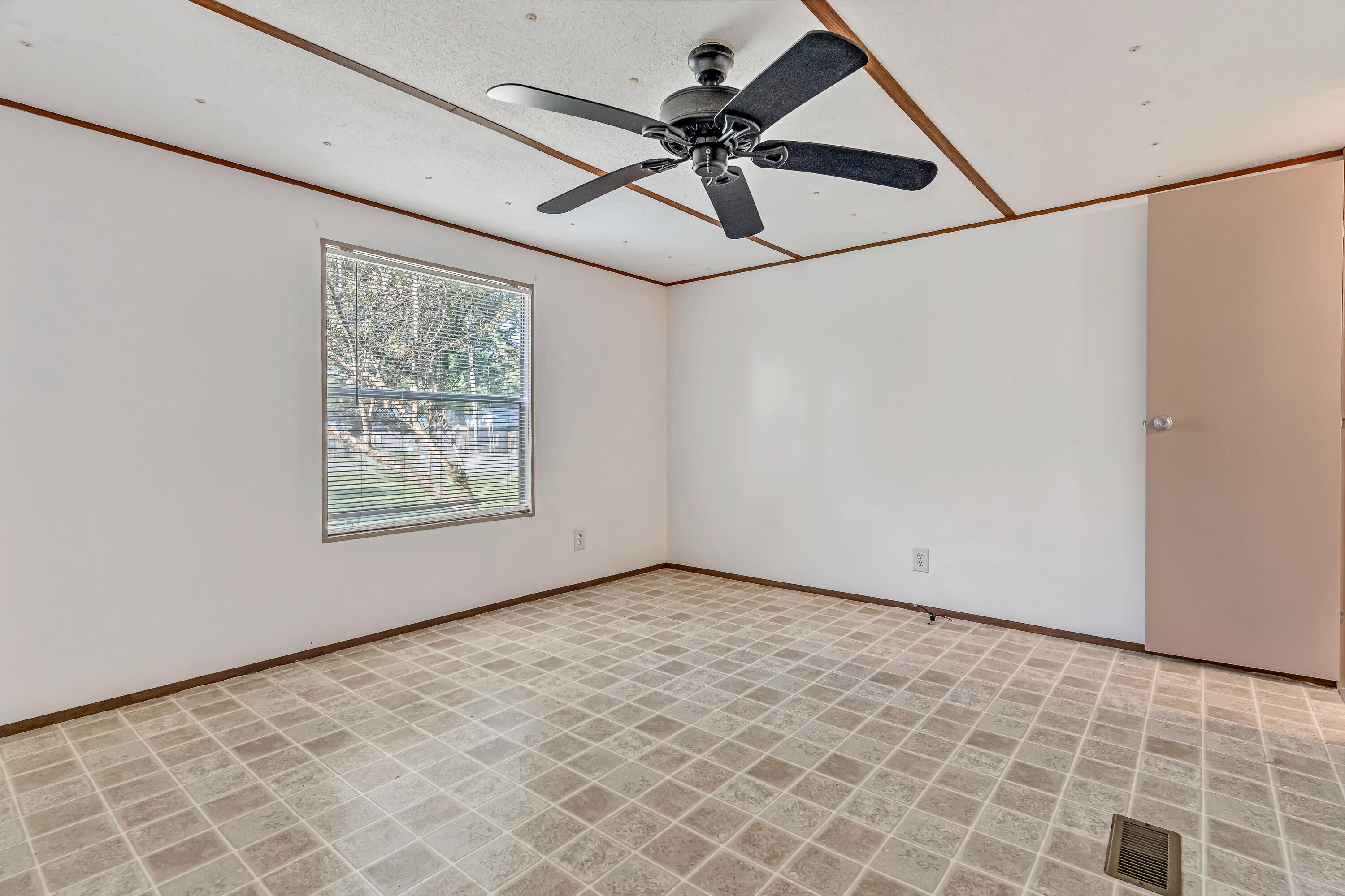 GREEN ACRES - Residential Lease