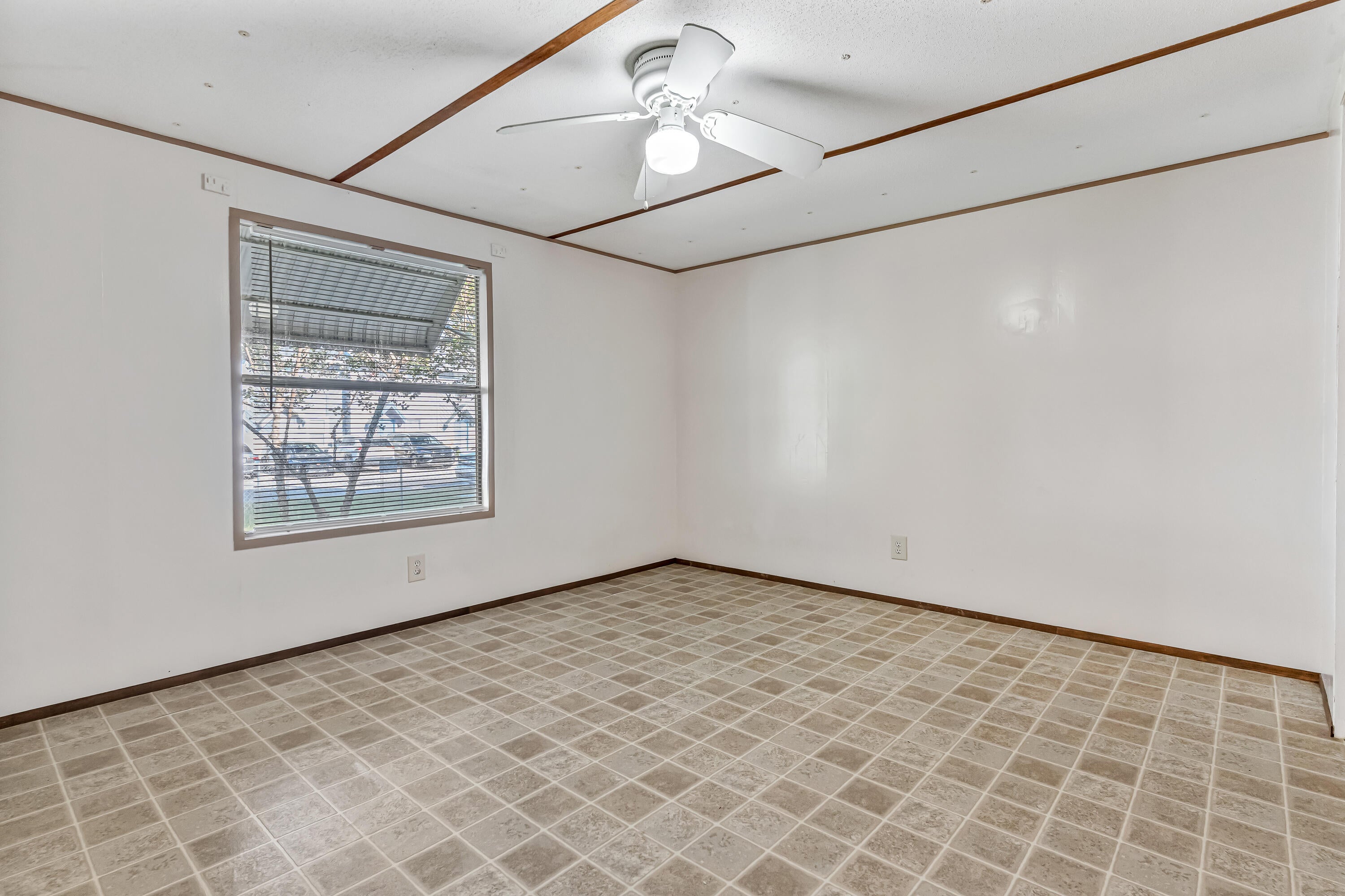 GREEN ACRES - Residential Lease