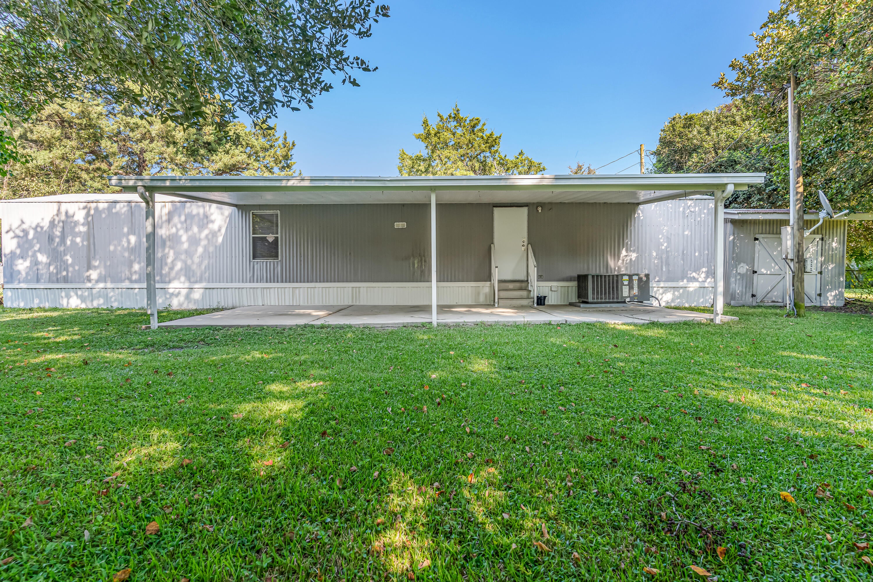 GREEN ACRES - Residential Lease