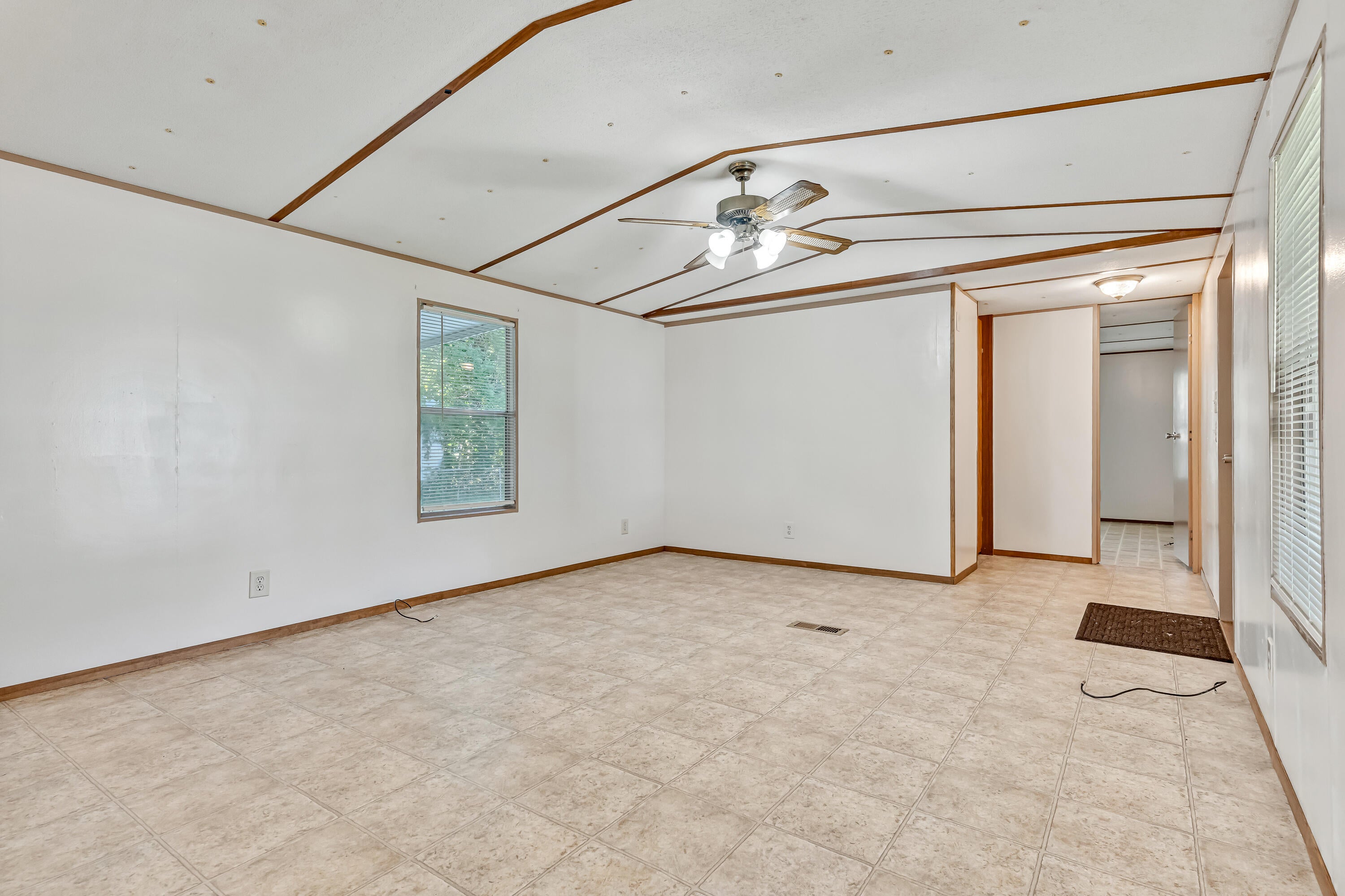 GREEN ACRES - Residential Lease