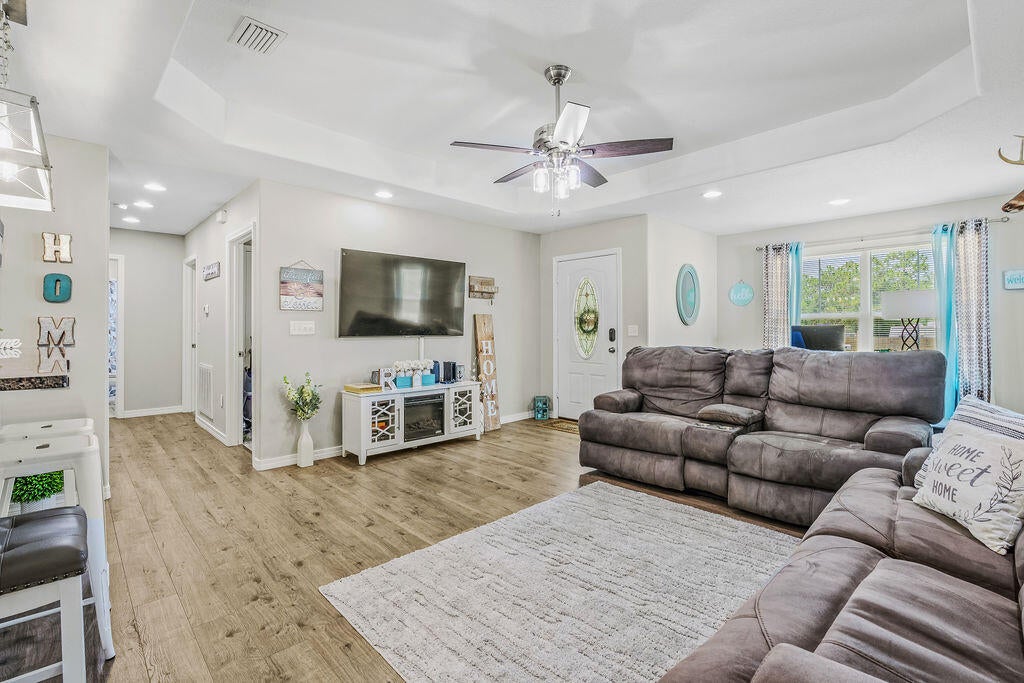 OAKWOOD LAKES ESTATES - Residential