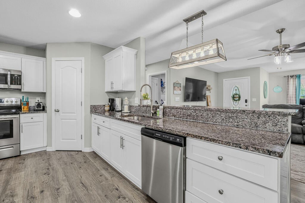 OAKWOOD LAKES ESTATES - Residential