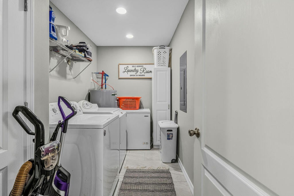 OAKWOOD LAKES ESTATES - Residential