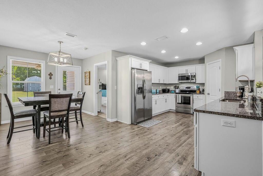 OAKWOOD LAKES ESTATES - Residential