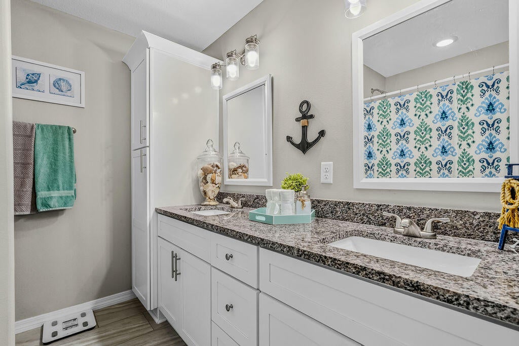 OAKWOOD LAKES ESTATES - Residential