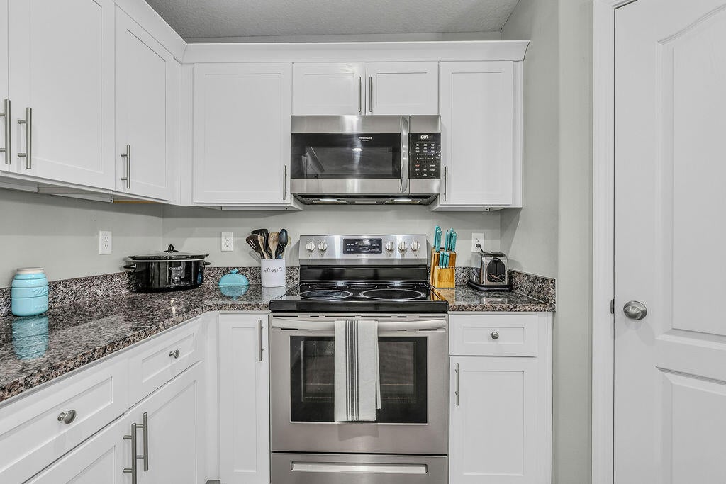 OAKWOOD LAKES ESTATES - Residential