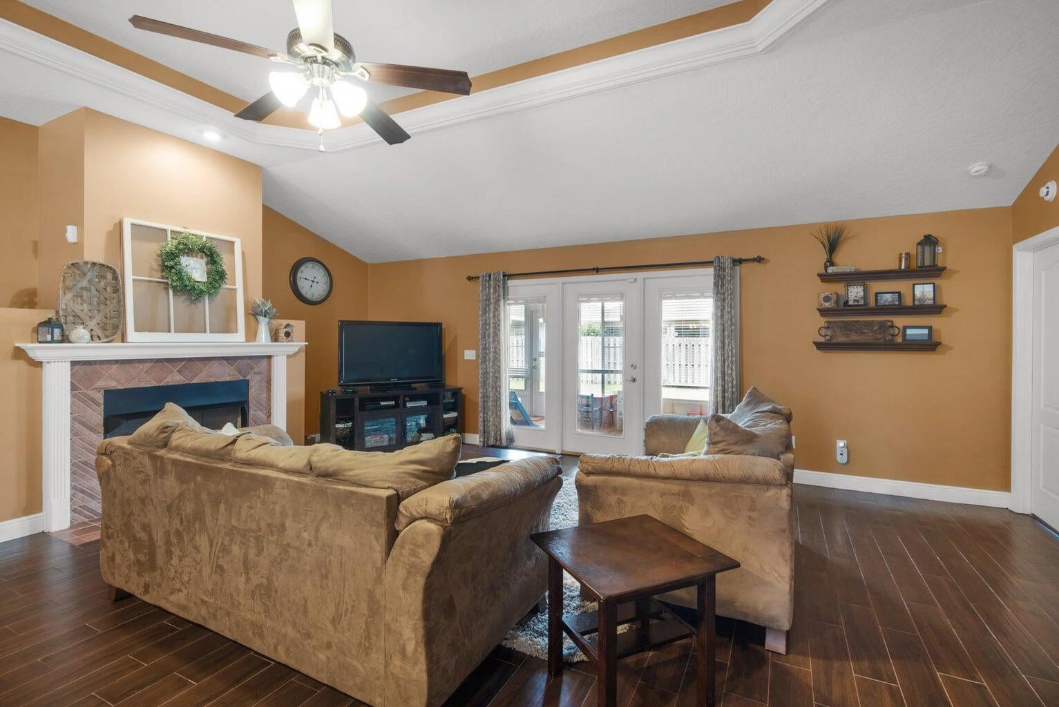BRIDGEPORT COLONY - Residential Lease