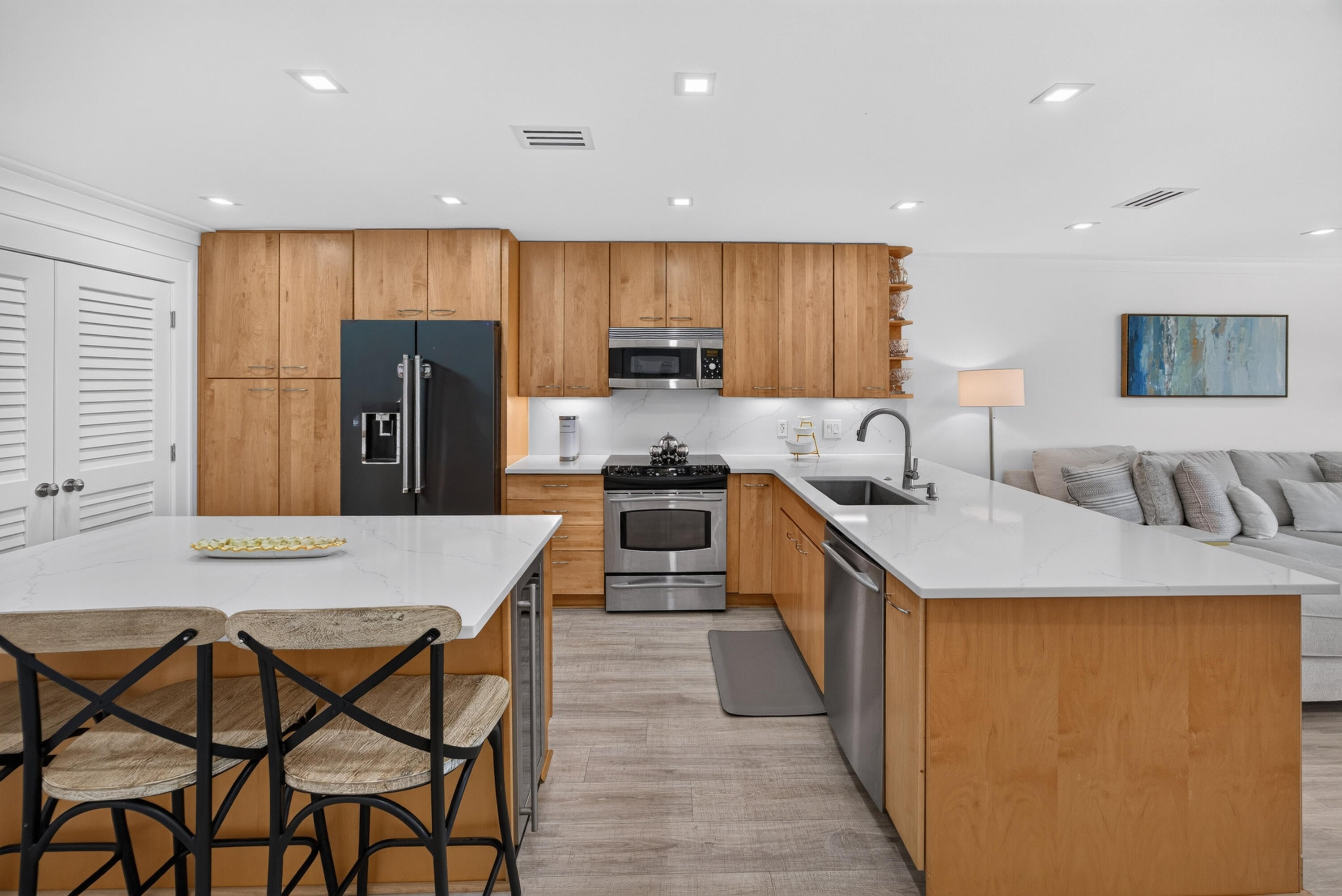 HARBOUR POINT CONDO - Residential