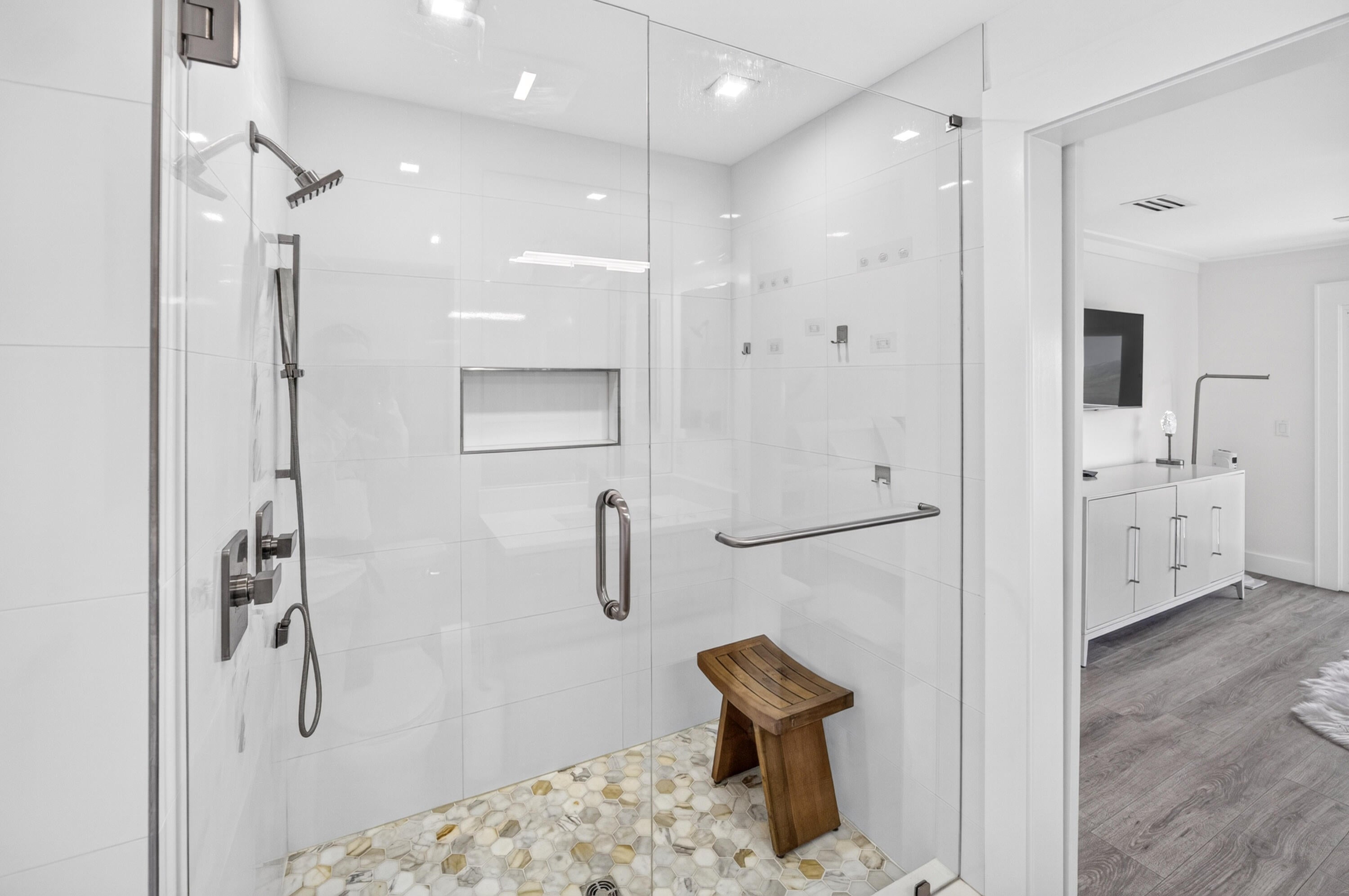 HARBOUR POINT CONDO - Residential