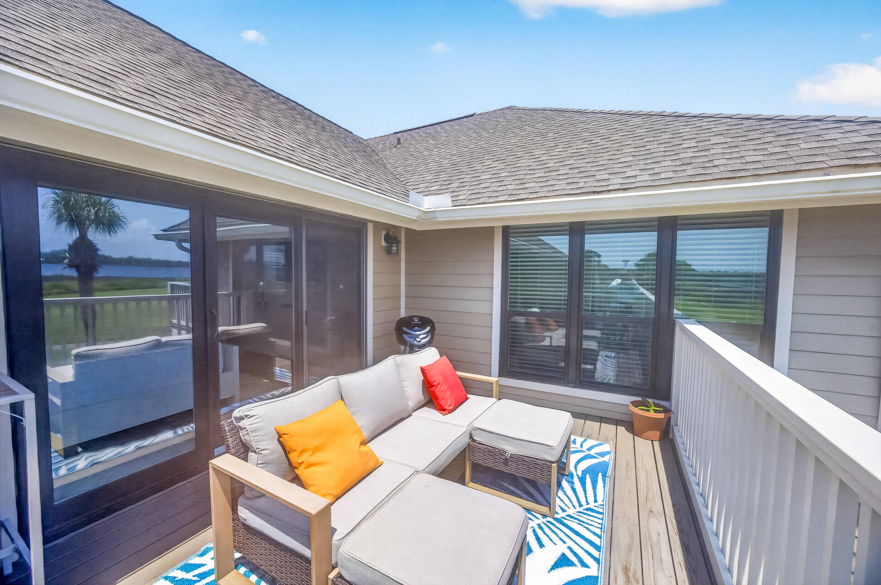 HARBOUR POINT CONDO - Residential