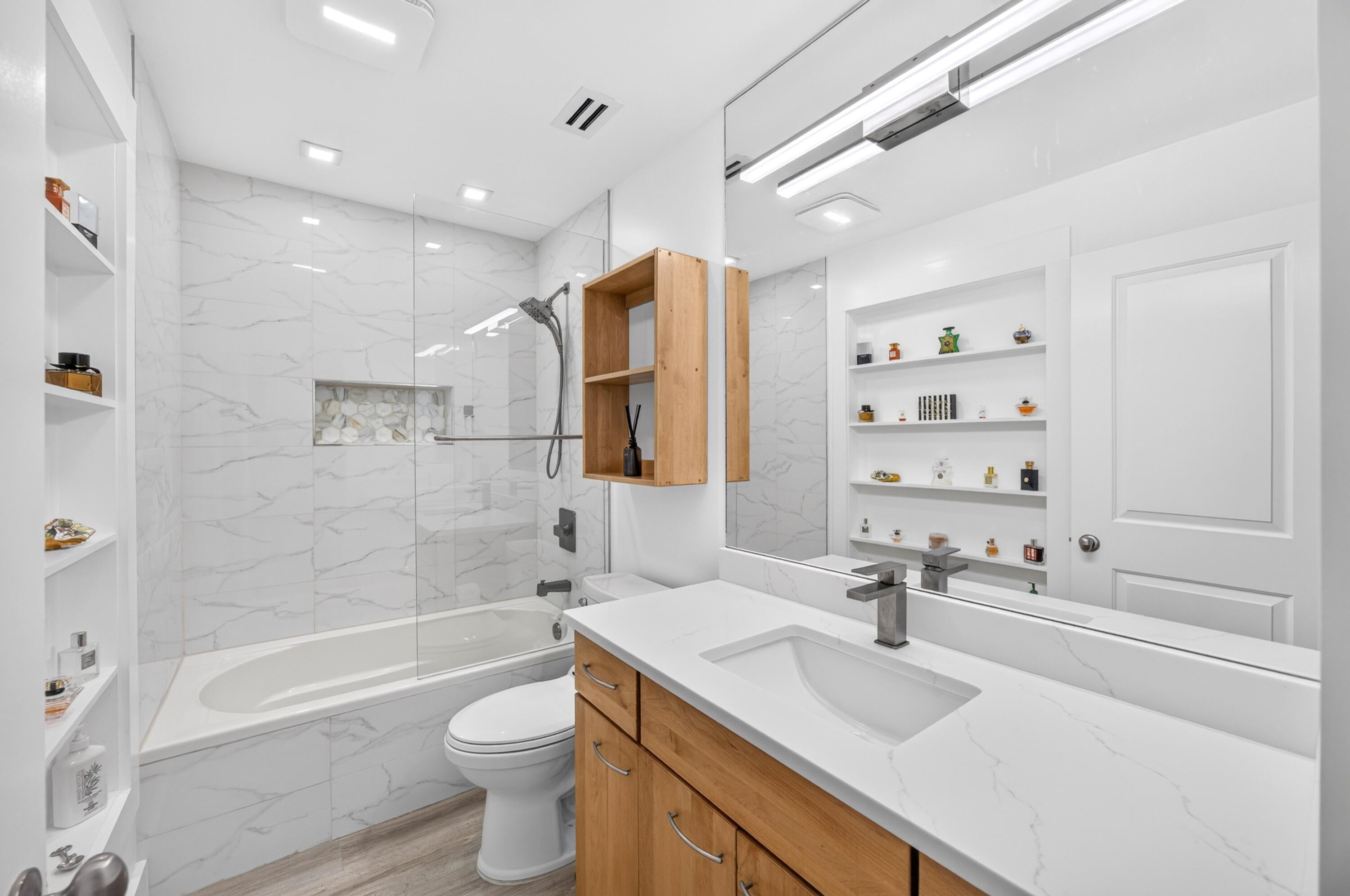 HARBOUR POINT CONDO - Residential