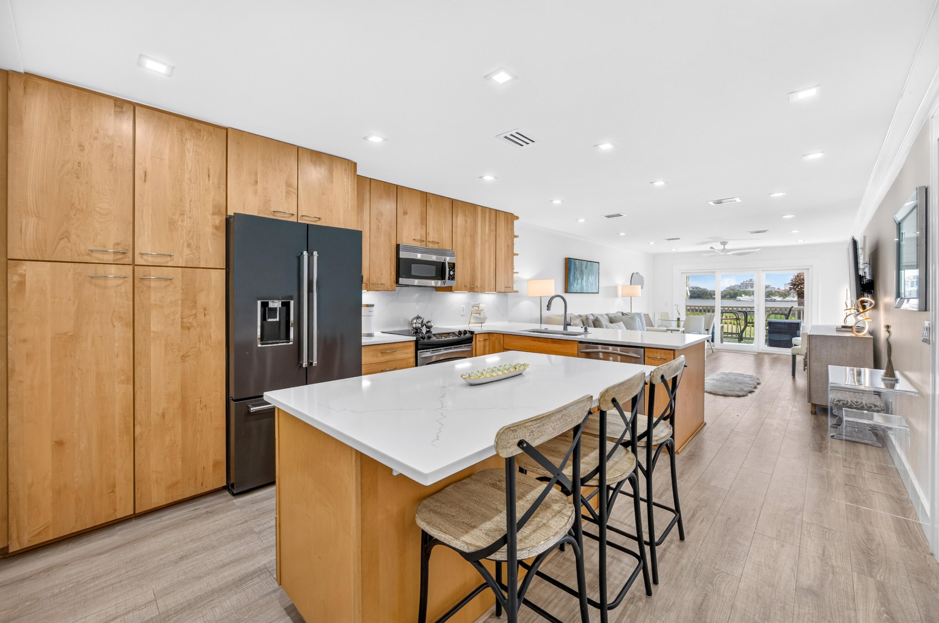 HARBOUR POINT CONDO - Residential