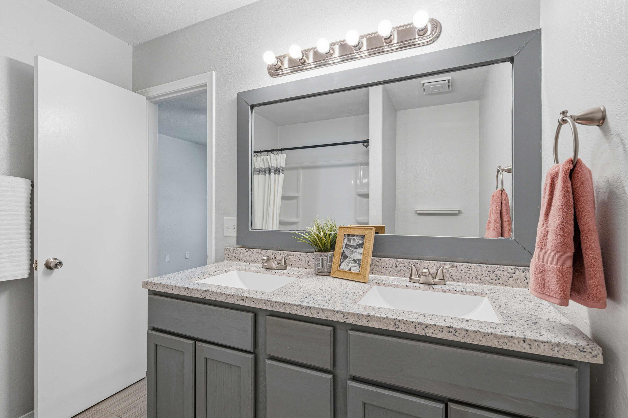 HOLLEY BY THE SEA - Residential