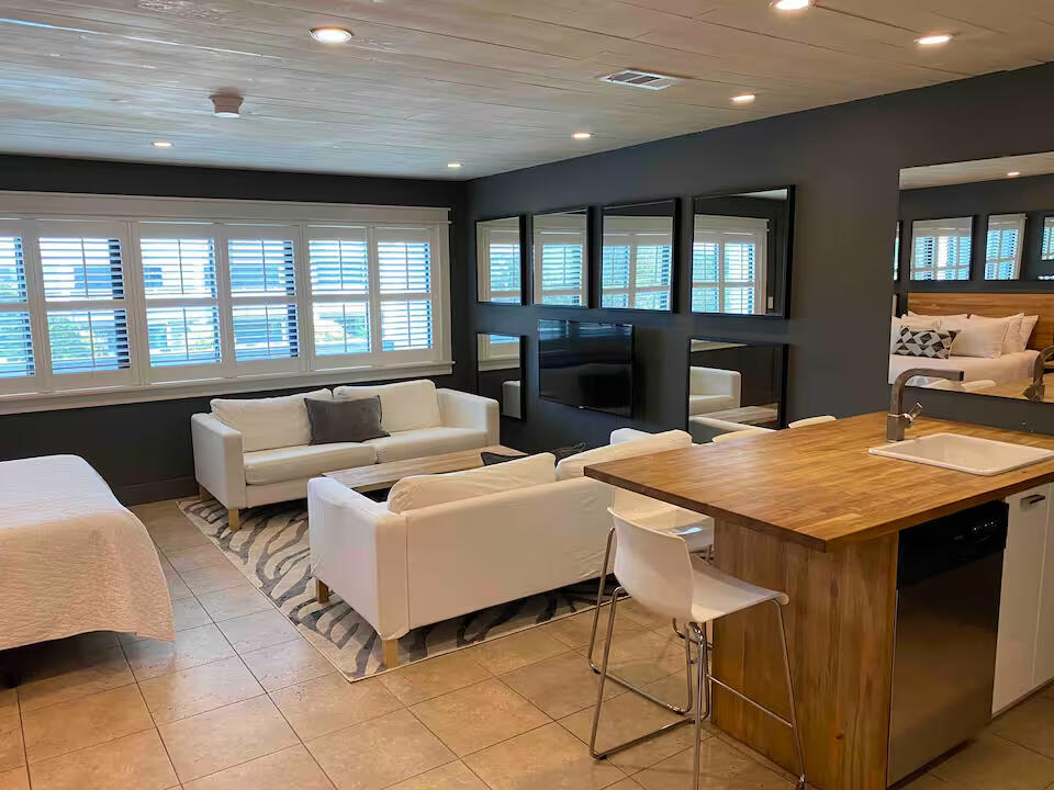 HIDDEN BEACH VILLAS CONDO - Residential