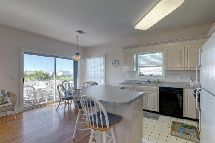 VILLAGE AT NAVARRE - Residential Lease
