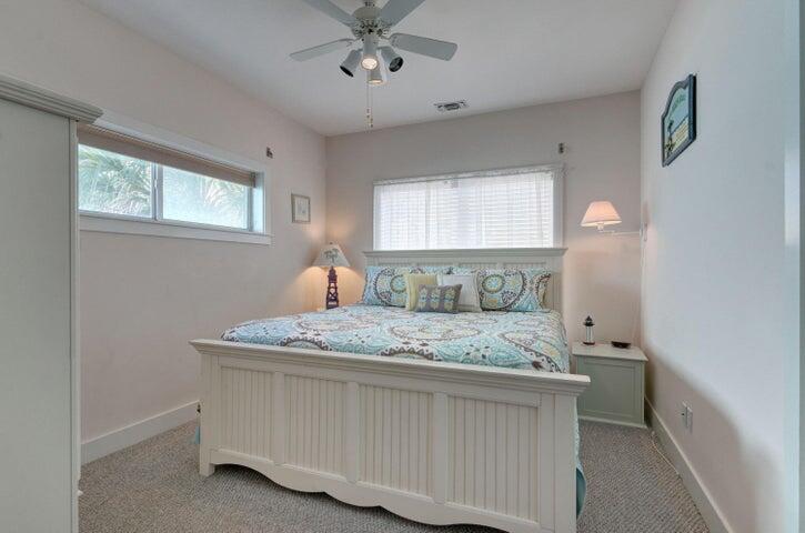 VILLAGE AT NAVARRE - Residential Lease