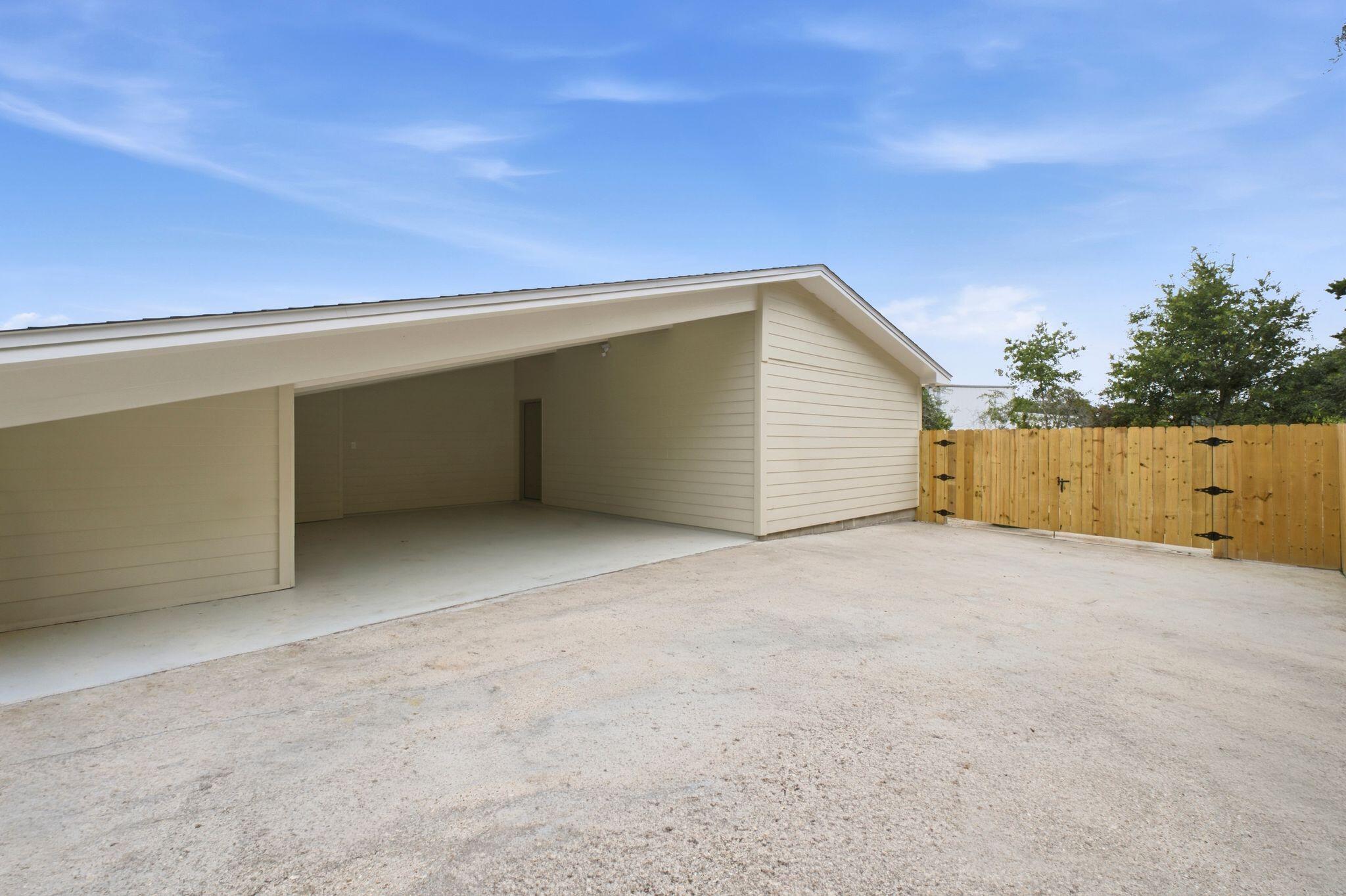 Diamond Head-Lakeside - Residential