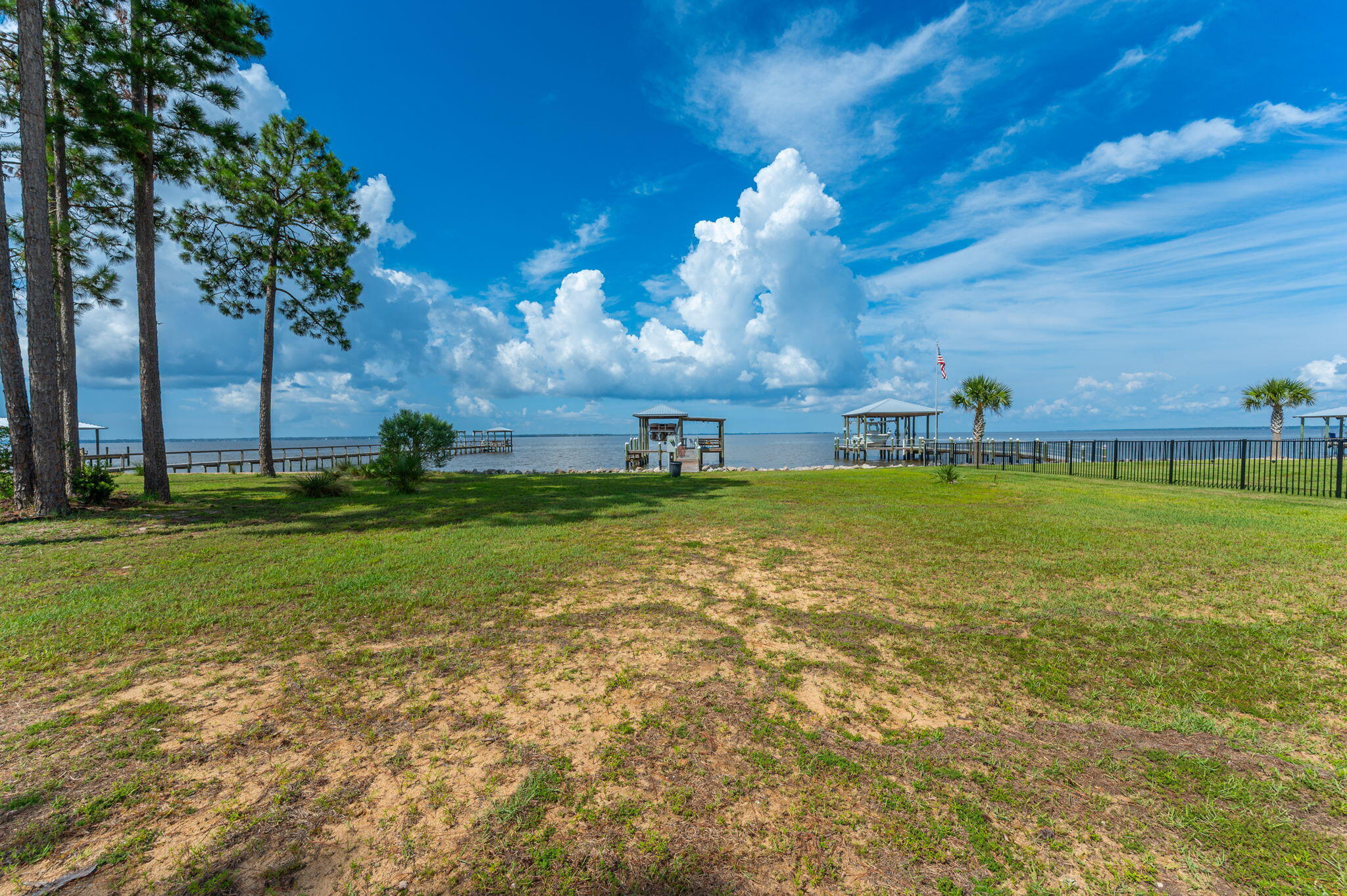 BAY HARBOUR - Land