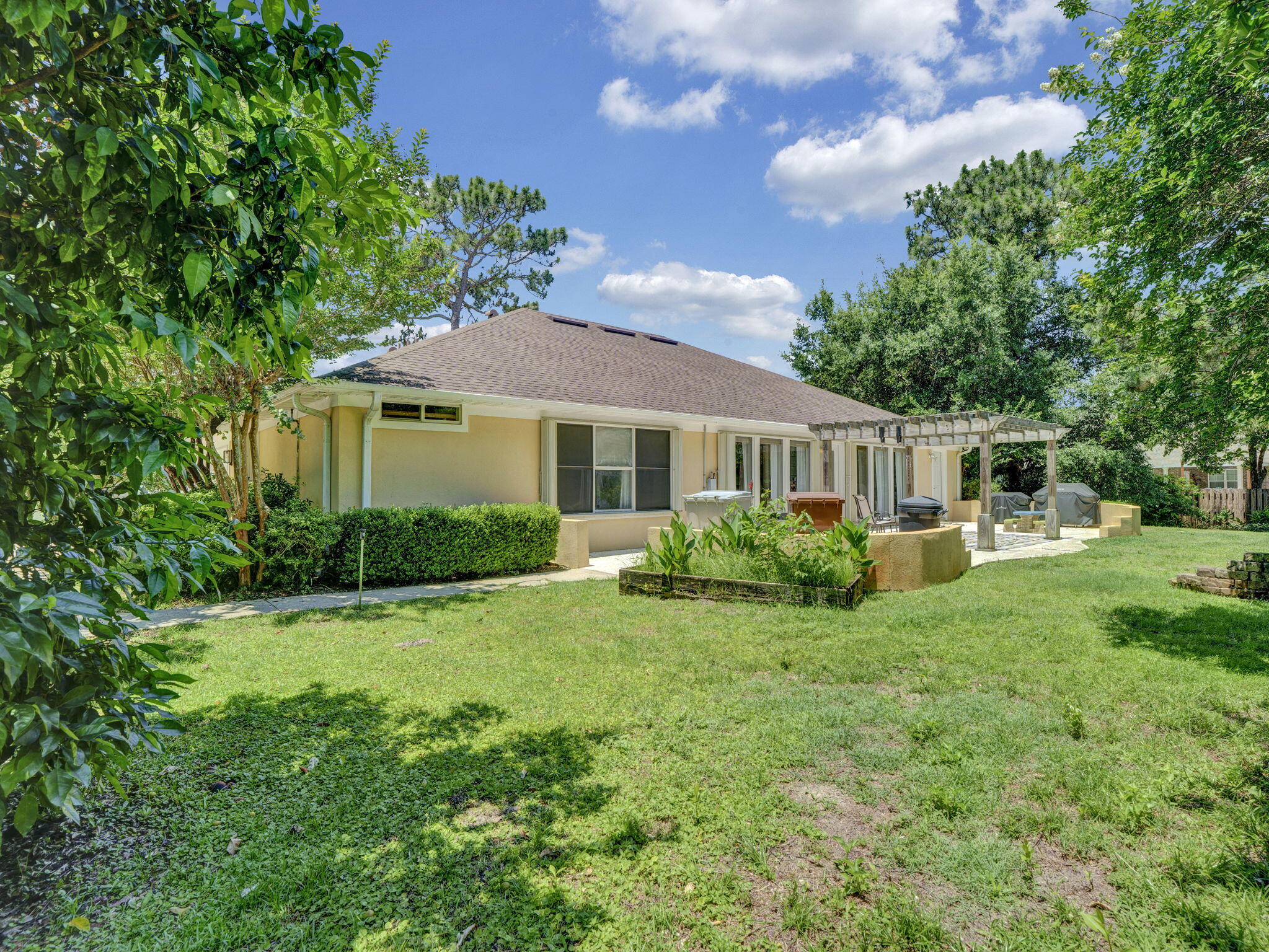 HOLLEY BY THE SEA - Residential