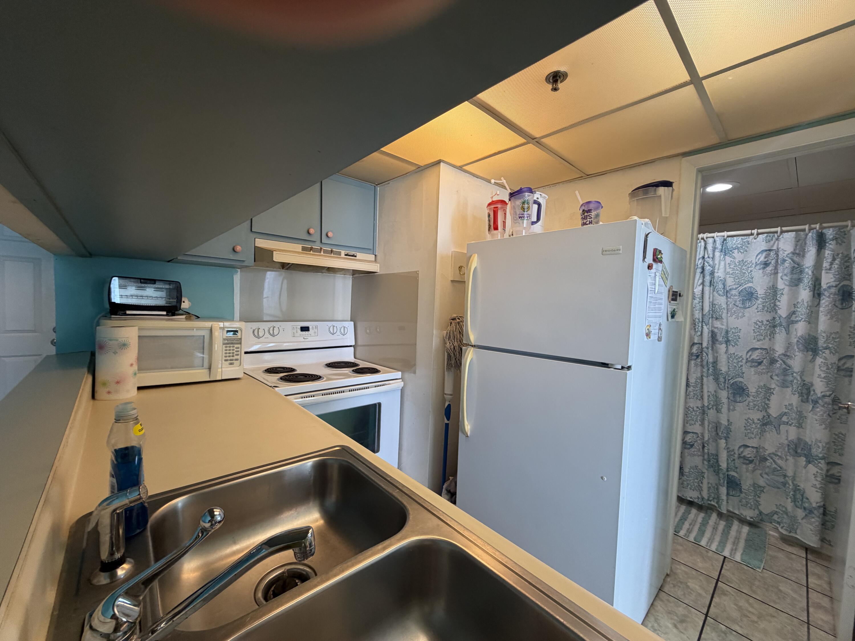 SUNBIRD CONDO - Residential