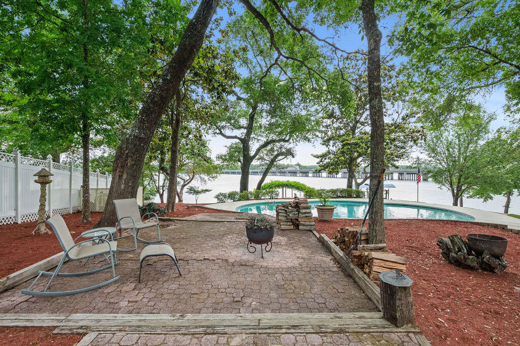 ROCKY BAYOU COUNTRY CLUB ESTATES 5 - Residential