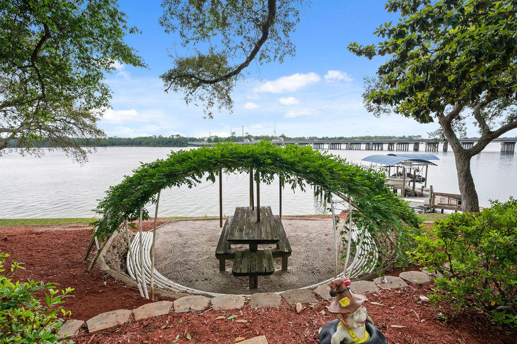 ROCKY BAYOU COUNTRY CLUB ESTATES 5 - Residential