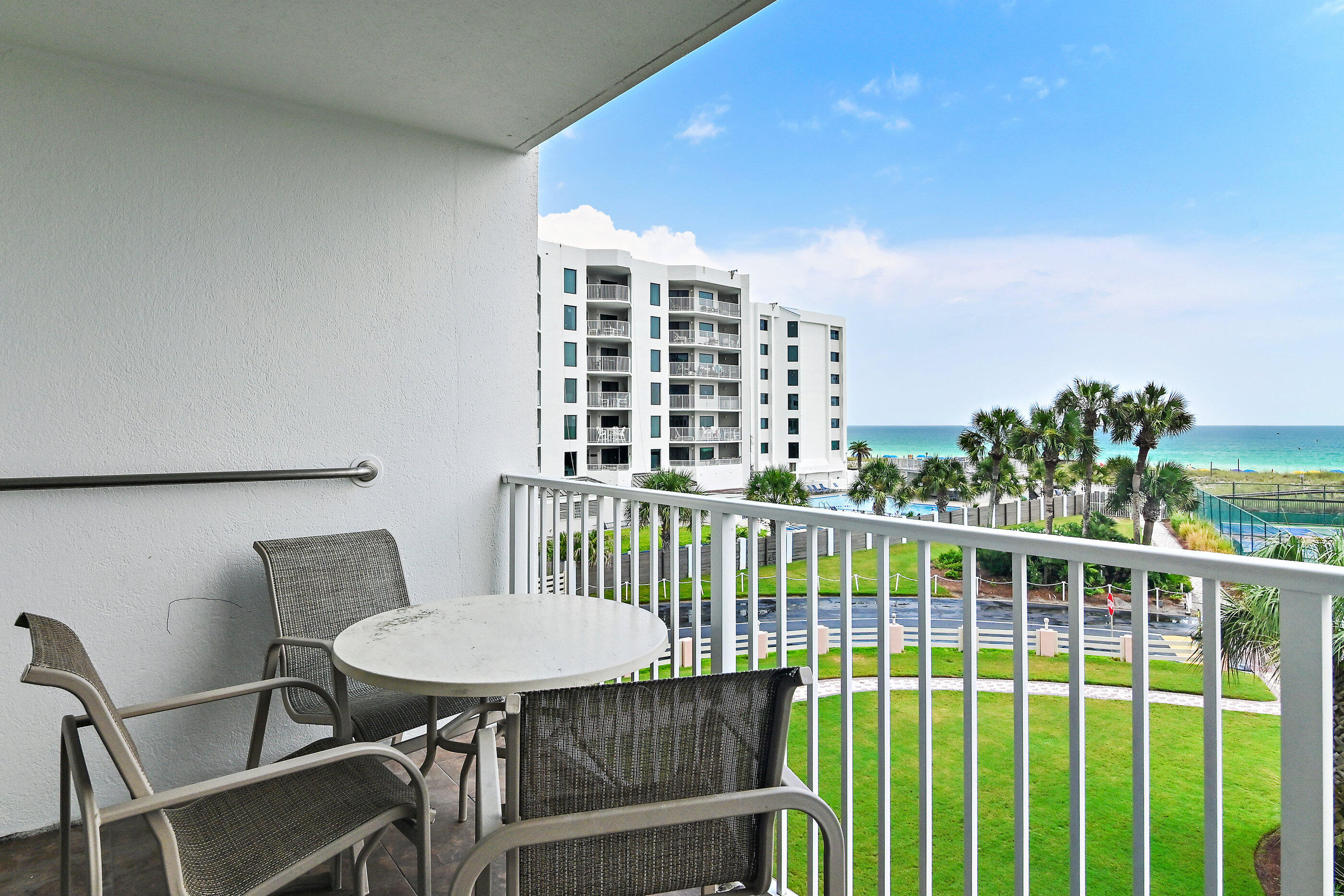 ISLANDER CONDO - Residential